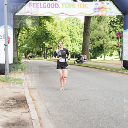 29.06.2025 - hella hamburg halbmarathon MichiJ http://msf.ph/oto/8156522 29.06.2025 10:05:33 Zwischen KM18-KM19  meine-sportfotos.de