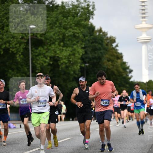 29.06.2025 - hella hamburg halbmarathon Dr. Thomas Lammeyer http://msf.ph/oto/8156526 29.06.2025 10:08:13 Kennedybrücke 1032, 1161, 1355, 1367, 1450, 2277, 2979, 3488, 4095, 4488, 4951, 5058, 5363, 6142, 6706, 7485, 8177, 8421, 8422, 8423, 8484, 9526, 9899 meine-sportfotos.de