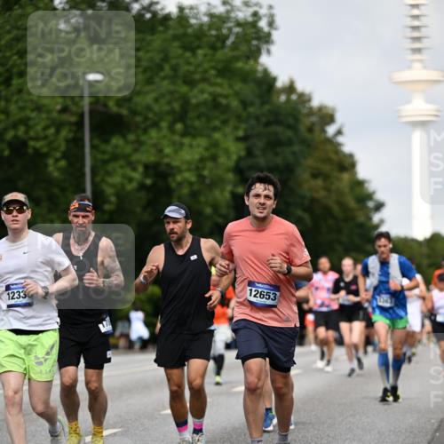 29.06.2025 - hella hamburg halbmarathon Dr. Thomas Lammeyer http://msf.ph/oto/8156573 29.06.2025 10:08:14 Kennedybrücke 1032, 1161, 1355, 1367, 1450, 2277, 2979, 3488, 4095, 4488, 4951, 5058, 5363, 6142, 6706, 7485, 8177, 8421, 8422, 8423, 8484, 9526, 9899, 10756 meine-sportfotos.de