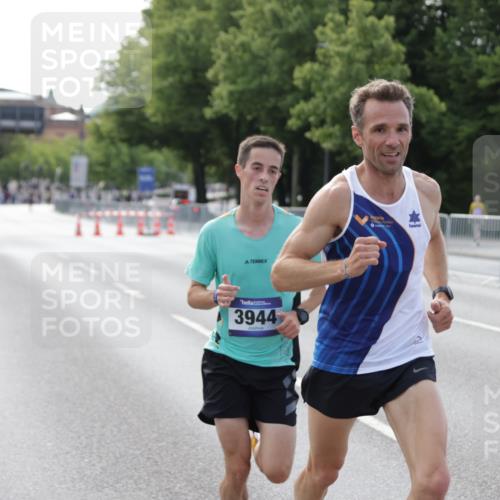 29.06.2025 - hella hamburg halbmarathon Jannik Wohlers http://msf.ph/oto/8156578 29.06.2025 09:37:28 Lombardsbrücke 45, 50, 3944, 12673 meine-sportfotos.de