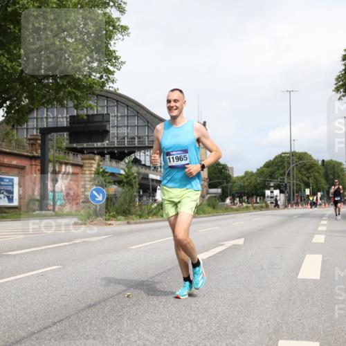 29.06.2025 - hella hamburg halbmarathon Yannick Fuchs http://msf.ph/oto/8156581 29.06.2025 10:17:23 20KM 6559, 10650, 11965, 13751, 16068, 17886 meine-sportfotos.de