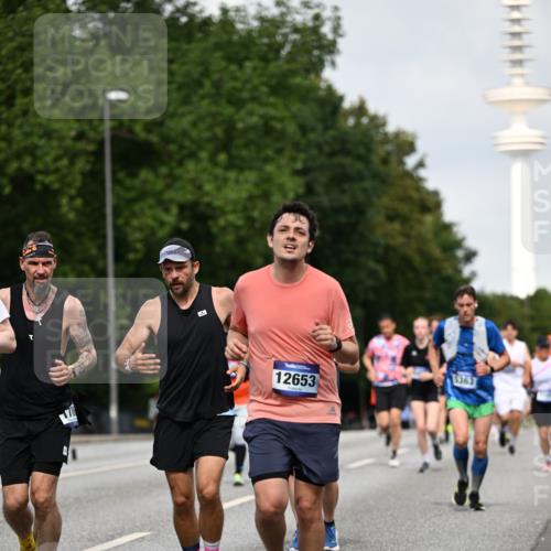 29.06.2025 - hella hamburg halbmarathon Dr. Thomas Lammeyer http://msf.ph/oto/8156605 29.06.2025 10:08:15 Kennedybrücke 1032, 1161, 1355, 1367, 1450, 2277, 2979, 3488, 4095, 4488, 4951, 5058, 5363, 5976, 6142, 6706, 6709, 7485, 8177, 8421, 8422, 8423, 8484, 9526, 9899, 10756 meine-sportfotos.de