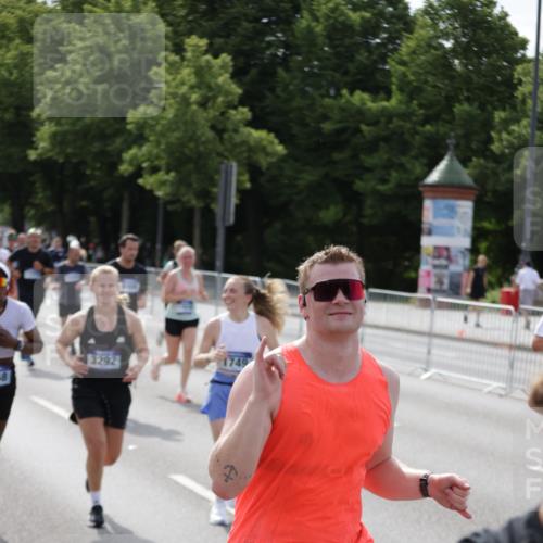 29.06.2025 - hella hamburg halbmarathon Jannik Wohlers http://msf.ph/oto/8156607 29.06.2025 10:17:18 Lombardsbrücke 1015, 1204, 1274, 1458, 1622, 1749, 1795, 2094, 2259, 2548, 3138, 3292, 4218, 5002, 5290, 5611, 5733, 6254, 6336, 6352, 6786, 7258, 7291, 7413, 7566, 7844, 8144, 9400, 9798, 9848, 10174, 10620, 10677, 11156, 11275, 11372, 11707, 11916, 12031, 12668, 12683, 14013, 14194, 14307, 14420, 14648, 14701, 14825, 14877, 15978, 16024, 16038, 16576, 16707, 17083, 17270, 17542, 17616, 18564, 19029 meine-sportfotos.de