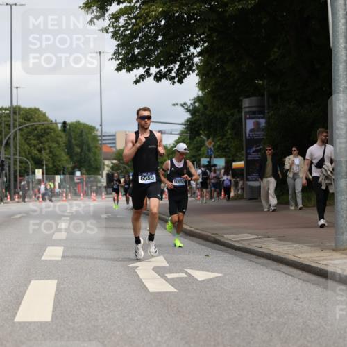 29.06.2025 - hella hamburg halbmarathon Yannick Fuchs http://msf.ph/oto/8156618 29.06.2025 10:17:27 20KM 6559, 9475, 10650, 11965, 13751, 16068, 17886 meine-sportfotos.de