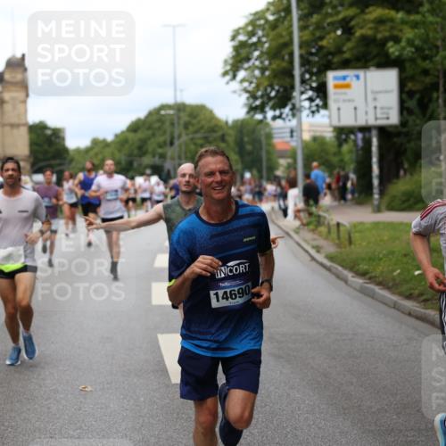 29.06.2025 - hella hamburg halbmarathon Yannick Fuchs http://msf.ph/oto/8156621 29.06.2025 10:38:20 20KM 1415, 1558, 2816, 3146, 3437, 3907, 4425, 4981, 4999, 5275, 5506, 5624, 5692, 6490, 6705, 6991, 7005, 7093, 7451, 8063, 8145, 8218, 8900, 9043, 9081, 9374, 9633, 9931, 10246, 10669, 10930, 11153, 11346, 11648, 11848, 12327, 12438, 12966, 13348, 13421, 13996, 14690, 14798, 14861, 15383, 15512, 15862, 15932, 16062, 16105, 16224, 16301, 16547, 16549, 16648, 16720, 17251, 17376, 17516, 17912, 18678, 18942, 19090 meine-sportfotos.de