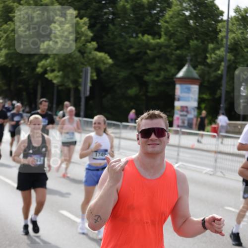 29.06.2025 - hella hamburg halbmarathon Jannik Wohlers http://msf.ph/oto/8156632 29.06.2025 10:17:18 Lombardsbrücke 1015, 1204, 1274, 1458, 1622, 1749, 1795, 2094, 2259, 2548, 3138, 3292, 4218, 5002, 5290, 5611, 5733, 6254, 6336, 6352, 6786, 7258, 7291, 7413, 7566, 7844, 8144, 9400, 9798, 9848, 10174, 10620, 10677, 11156, 11275, 11372, 11707, 11916, 12031, 12668, 12683, 14013, 14194, 14307, 14420, 14648, 14701, 14825, 14877, 15978, 16024, 16038, 16576, 16707, 17083, 17270, 17542, 17616, 18564, 19029 meine-sportfotos.de