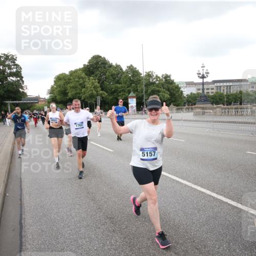29.06.2025 - hella hamburg halbmarathon Jannik Wohlers http://msf.ph/oto/8156635 29.06.2025 10:54:00 Lombardsbrücke 1762, 1822, 1949, 2244, 2532, 3364, 3761, 3795, 3857, 4720, 4971, 5157, 5185, 5216, 5309, 5514, 5817, 5933, 5993, 6023, 6279, 6987, 7498, 7670, 7874, 7946, 7986, 8801, 8803, 9130, 10207, 11354, 11785, 12923, 12930, 13035, 13257, 13693, 13733, 14655, 14904, 15174, 15627, 15628, 15674, 15731, 16117, 16522, 16628, 16683, 17394, 18093, 18431 meine-sportfotos.de