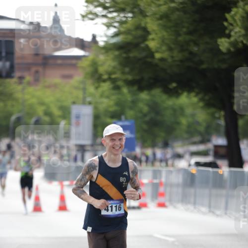 29.06.2025 - hella hamburg halbmarathon Jannik Wohlers http://msf.ph/oto/8156652 29.06.2025 09:37:51 Lombardsbrücke 4116 meine-sportfotos.de