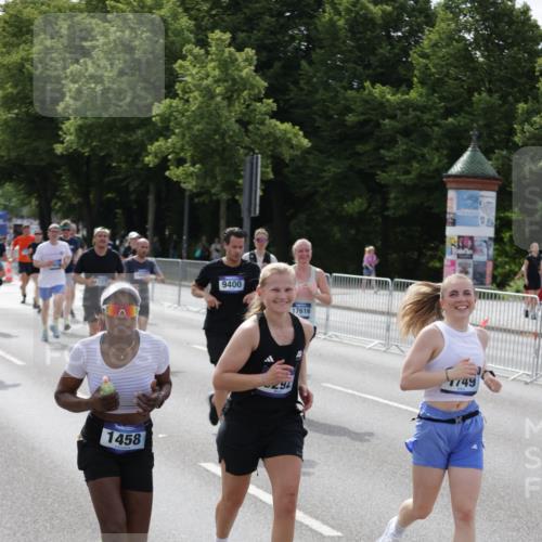 29.06.2025 - hella hamburg halbmarathon Jannik Wohlers http://msf.ph/oto/8156677 29.06.2025 10:17:19 Lombardsbrücke 1015, 1204, 1274, 1458, 1622, 1749, 1795, 2094, 2259, 2548, 3138, 3292, 4218, 5002, 5290, 5611, 5733, 6254, 6336, 6352, 6786, 7258, 7413, 8144, 9400, 9798, 9848, 10174, 10620, 10677, 10831, 11156, 11275, 11372, 11656, 11707, 11916, 12031, 12668, 12683, 13843, 14013, 14194, 14307, 14420, 14701, 14825, 14877, 15978, 16024, 16038, 16576, 16707, 17083, 17270, 17542, 17616, 18564, 19029 meine-sportfotos.de
