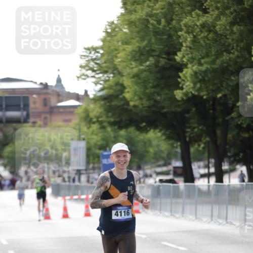 29.06.2025 - hella hamburg halbmarathon Jannik Wohlers http://msf.ph/oto/8156692 29.06.2025 09:37:51 Lombardsbrücke 4116 meine-sportfotos.de