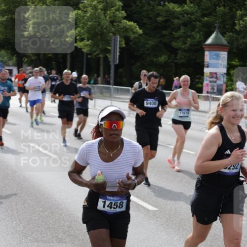 29.06.2025 - hella hamburg halbmarathon Jannik Wohlers http://msf.ph/oto/8156726 29.06.2025 10:17:20 Lombardsbrücke 1015, 1204, 1274, 1458, 1622, 1749, 1795, 2094, 2259, 2548, 3138, 3292, 4218, 5002, 5290, 5611, 5733, 6254, 6336, 6352, 6786, 7258, 7413, 8144, 8799, 9400, 9798, 9848, 10174, 10620, 10677, 10831, 11156, 11275, 11372, 11656, 11707, 11916, 12031, 12401, 12553, 12668, 12683, 13843, 14013, 14194, 14307, 14420, 14701, 14825, 15978, 16038, 16576, 16707, 17083, 17270, 17542, 17616, 19029 meine-sportfotos.de