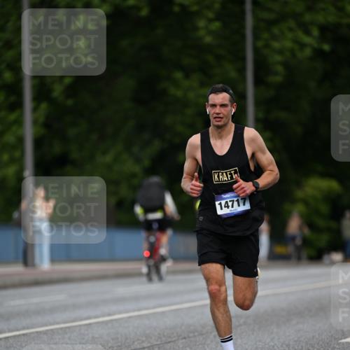 29.06.2025 - hella hamburg halbmarathon Dr. Thomas Lammeyer http://msf.ph/oto/8156738 29.06.2025 09:43:04 Kennedybrücke 34, 35, 52, 53, 54, 2659, 3720, 6530, 9255, 10650 meine-sportfotos.de