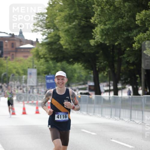 29.06.2025 - hella hamburg halbmarathon Jannik Wohlers http://msf.ph/oto/8156756 29.06.2025 09:37:51 Lombardsbrücke 4116 meine-sportfotos.de