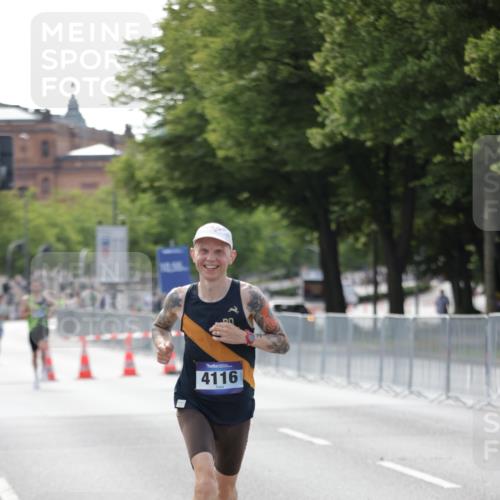 29.06.2025 - hella hamburg halbmarathon Jannik Wohlers http://msf.ph/oto/8156773 29.06.2025 09:37:52 Lombardsbrücke 4116 meine-sportfotos.de