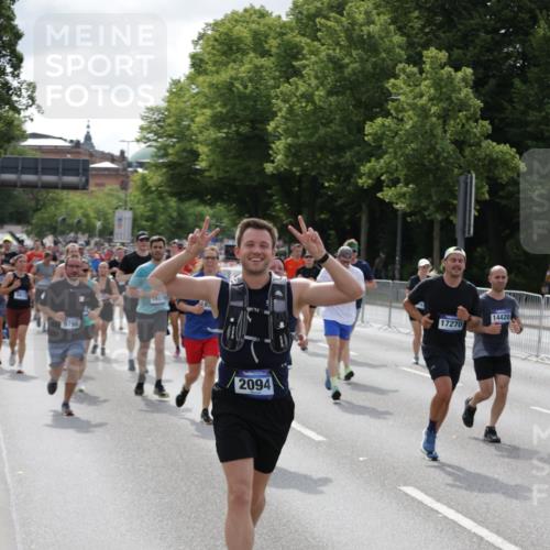 29.06.2025 - hella hamburg halbmarathon Jannik Wohlers http://msf.ph/oto/8156783 29.06.2025 10:17:21 Lombardsbrücke 1015, 1204, 1274, 1458, 1622, 1749, 1795, 2094, 2259, 2548, 3138, 3292, 4218, 5002, 5004, 5290, 5611, 5733, 6254, 6336, 6352, 6786, 7258, 7413, 8144, 8799, 9400, 9798, 9848, 9964, 10174, 10677, 10831, 11156, 11275, 11372, 11656, 11707, 11916, 12031, 12401, 12553, 12683, 13843, 14013, 14194, 14307, 14420, 14701, 14738, 14825, 15203, 15322, 15978, 16038, 16576, 16707, 17083, 17270, 17542, 17616, 19029 meine-sportfotos.de