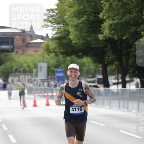 29.06.2025 - hella hamburg halbmarathon Jannik Wohlers http://msf.ph/oto/8156808 29.06.2025 09:37:52 Lombardsbrücke 4116 meine-sportfotos.de