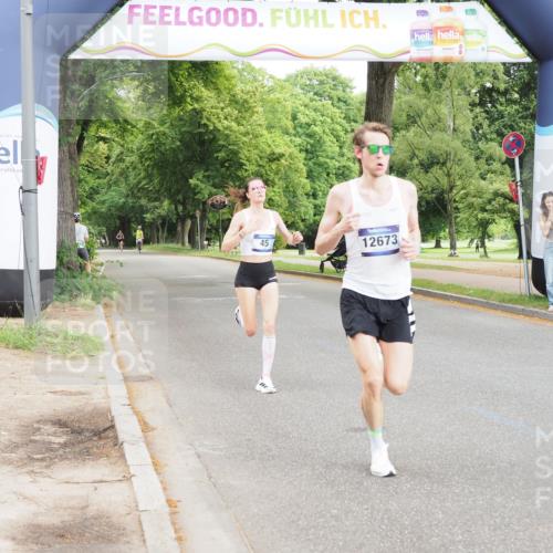 29.06.2025 - hella hamburg halbmarathon MichiJ http://msf.ph/oto/8156809 29.06.2025 10:06:47 Zwischen KM18-KM19 45, 12673 meine-sportfotos.de