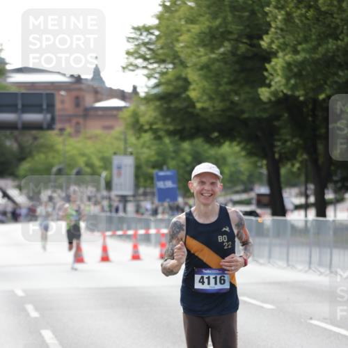 29.06.2025 - hella hamburg halbmarathon Jannik Wohlers http://msf.ph/oto/8156817 29.06.2025 09:37:52 Lombardsbrücke 4116 meine-sportfotos.de