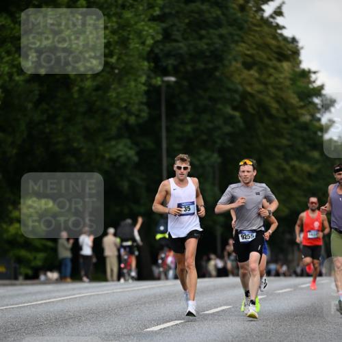 29.06.2025 - hella hamburg halbmarathon Dr. Thomas Lammeyer http://msf.ph/oto/8156870 29.06.2025 09:43:11 Kennedybrücke 34, 35, 52, 54, 2659, 3720, 6530, 9255, 10650 meine-sportfotos.de