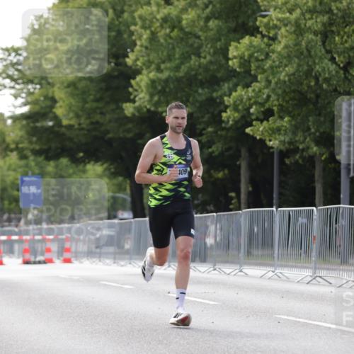 29.06.2025 - hella hamburg halbmarathon Jannik Wohlers http://msf.ph/oto/8156874 29.06.2025 09:37:59 Lombardsbrücke 4116, 11409 meine-sportfotos.de