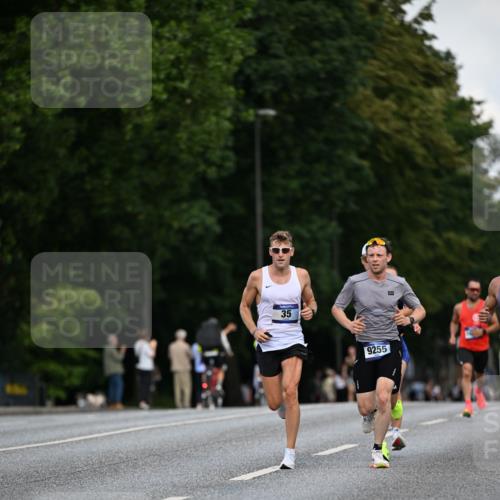29.06.2025 - hella hamburg halbmarathon Dr. Thomas Lammeyer http://msf.ph/oto/8156883 29.06.2025 09:43:11 Kennedybrücke 34, 35, 52, 54, 2659, 3720, 6530, 9255, 10650 meine-sportfotos.de