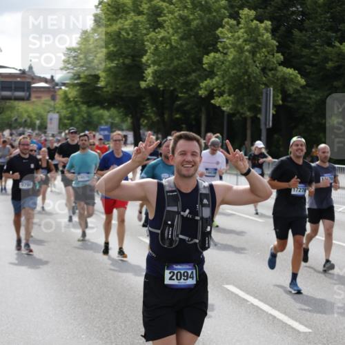 29.06.2025 - hella hamburg halbmarathon Jannik Wohlers http://msf.ph/oto/8156911 29.06.2025 10:17:21 Lombardsbrücke 1015, 1204, 1274, 1458, 1622, 1749, 1795, 2094, 2259, 2548, 3138, 3292, 4218, 5002, 5004, 5290, 5611, 5733, 6254, 6336, 6352, 6786, 7258, 7413, 8144, 8799, 9400, 9798, 9848, 9964, 10174, 10677, 10831, 11156, 11275, 11372, 11656, 11707, 11916, 12031, 12401, 12553, 12683, 13843, 14013, 14194, 14307, 14420, 14701, 14738, 14825, 15203, 15322, 15978, 16038, 16576, 16707, 17083, 17270, 17542, 17616, 19029 meine-sportfotos.de