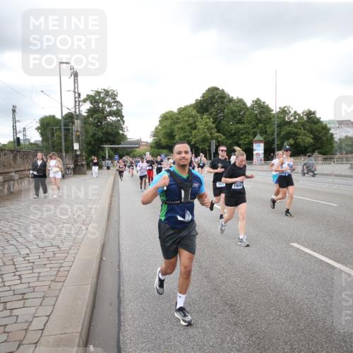 29.06.2025 - hella hamburg halbmarathon Jannik Wohlers http://msf.ph/oto/8156923 29.06.2025 10:54:03 Lombardsbrücke 1762, 1822, 1949, 2244, 2532, 2586, 3364, 3761, 3795, 3857, 4720, 4971, 5157, 5185, 5216, 5309, 5933, 5993, 6023, 6279, 7498, 7670, 7874, 7946, 7986, 8801, 8803, 9130, 11354, 12923, 12930, 13035, 13257, 13693, 13733, 14655, 15174, 15627, 15628, 15674, 15731, 16522, 16628, 16683, 17394, 18431 meine-sportfotos.de