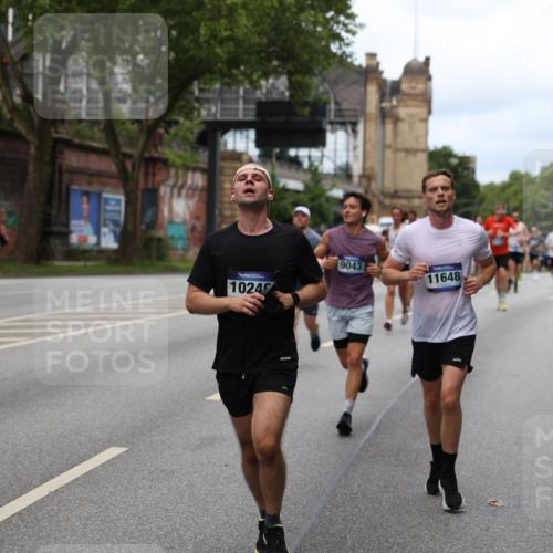 29.06.2025 - hella hamburg halbmarathon Yannick Fuchs http://msf.ph/oto/8156932 29.06.2025 10:38:23 20KM 1415, 1558, 2816, 3907, 4425, 4981, 4999, 5275, 5624, 5692, 6490, 6705, 6903, 6991, 7005, 7093, 8063, 8145, 8218, 8722, 8900, 9043, 9081, 9374, 9444, 9633, 9931, 10193, 10246, 10669, 10930, 11153, 11346, 11648, 11848, 12327, 12438, 12554, 12966, 13421, 13996, 14798, 14861, 15233, 15512, 15862, 16062, 16224, 16301, 16316, 16547, 16549, 16720, 17251, 17376, 17516, 17729, 17912, 18678, 18942 meine-sportfotos.de