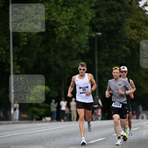 29.06.2025 - hella hamburg halbmarathon Dr. Thomas Lammeyer http://msf.ph/oto/8156936 29.06.2025 09:43:12 Kennedybrücke 34, 35, 52, 54, 2659, 3720, 6530, 9255, 10650 meine-sportfotos.de