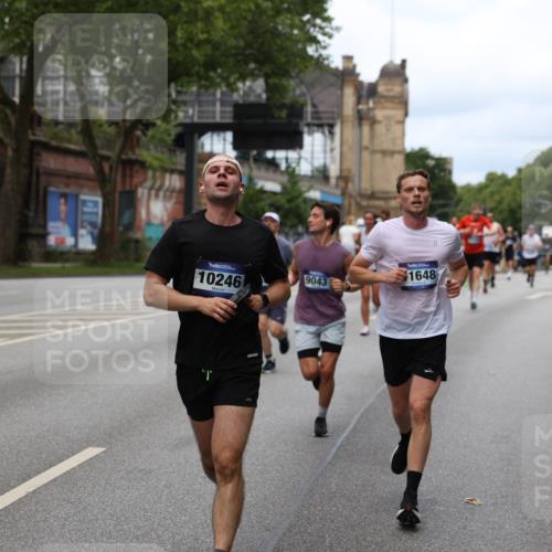 29.06.2025 - hella hamburg halbmarathon Yannick Fuchs http://msf.ph/oto/8156945 29.06.2025 10:38:23 20KM 1415, 1558, 2816, 3907, 4425, 4981, 4999, 5275, 5624, 5692, 6490, 6705, 6903, 6991, 7005, 7093, 8063, 8145, 8218, 8722, 8900, 9043, 9081, 9374, 9444, 9633, 9931, 10193, 10246, 10669, 10930, 11153, 11346, 11648, 11848, 12327, 12438, 12554, 12966, 13421, 13996, 14798, 14861, 15233, 15512, 15862, 16062, 16224, 16301, 16316, 16547, 16549, 16720, 17251, 17376, 17516, 17729, 17912, 18678, 18942 meine-sportfotos.de