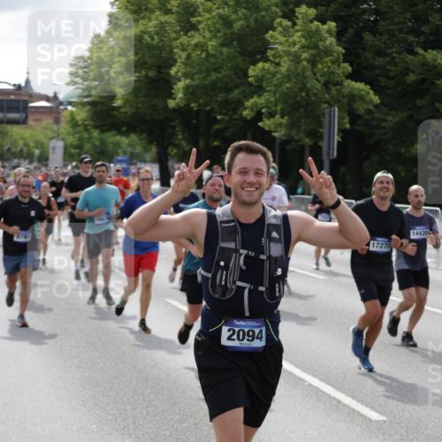 29.06.2025 - hella hamburg halbmarathon Jannik Wohlers http://msf.ph/oto/8156952 29.06.2025 10:17:21 Lombardsbrücke 1015, 1204, 1274, 1458, 1622, 1749, 1795, 2094, 2259, 2548, 3138, 3292, 4218, 5002, 5004, 5290, 5611, 5733, 6254, 6336, 6352, 6786, 7258, 7413, 8144, 8799, 9400, 9798, 9848, 9964, 10174, 10677, 10831, 11156, 11275, 11372, 11656, 11707, 11916, 12031, 12401, 12553, 12683, 13843, 14013, 14194, 14307, 14420, 14701, 14738, 14825, 15203, 15322, 15978, 16038, 16576, 16707, 17083, 17270, 17542, 17616, 19029 meine-sportfotos.de