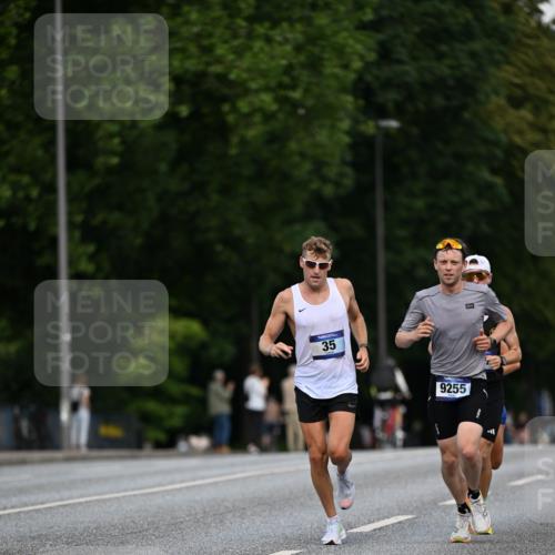 29.06.2025 - hella hamburg halbmarathon Dr. Thomas Lammeyer http://msf.ph/oto/8156957 29.06.2025 09:43:12 Kennedybrücke 34, 35, 52, 54, 2659, 3720, 6530, 9255, 10650 meine-sportfotos.de