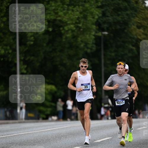 29.06.2025 - hella hamburg halbmarathon Dr. Thomas Lammeyer http://msf.ph/oto/8156965 29.06.2025 09:43:12 Kennedybrücke 34, 35, 52, 54, 2659, 3720, 6530, 9255, 10650 meine-sportfotos.de