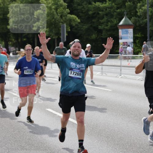 29.06.2025 - hella hamburg halbmarathon Jannik Wohlers http://msf.ph/oto/8156969 29.06.2025 10:17:23 Lombardsbrücke 1015, 1274, 1458, 1622, 1641, 1749, 1795, 2094, 2259, 2548, 3138, 3292, 4218, 5002, 5004, 5290, 5611, 5733, 6254, 6336, 6352, 7258, 7413, 8144, 8799, 9400, 9798, 9964, 10174, 10509, 10831, 11156, 11275, 11656, 11707, 11916, 12031, 12401, 12553, 12683, 13843, 14013, 14194, 14420, 14701, 14738, 14825, 15203, 15322, 15978, 16038, 16576, 16707, 17270, 17542, 17616, 19029 meine-sportfotos.de