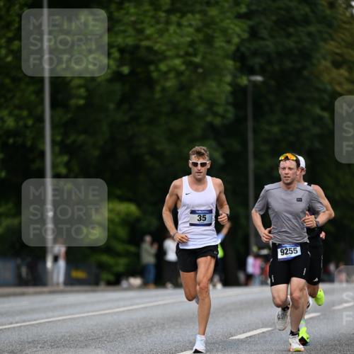 29.06.2025 - hella hamburg halbmarathon Dr. Thomas Lammeyer http://msf.ph/oto/8156972 29.06.2025 09:43:12 Kennedybrücke 34, 35, 52, 54, 2659, 3720, 6530, 9255, 10650 meine-sportfotos.de