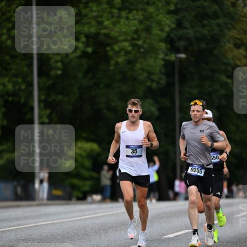 29.06.2025 - hella hamburg halbmarathon Dr. Thomas Lammeyer http://msf.ph/oto/8156974 29.06.2025 09:43:12 Kennedybrücke 34, 35, 52, 54, 2659, 3720, 6530, 9255, 10650 meine-sportfotos.de