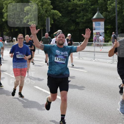 29.06.2025 - hella hamburg halbmarathon Jannik Wohlers http://msf.ph/oto/8156987 29.06.2025 10:17:23 Lombardsbrücke 1015, 1274, 1458, 1622, 1641, 1749, 1795, 2094, 2259, 2548, 3138, 3292, 4218, 5002, 5004, 5290, 5611, 5733, 6254, 6336, 6352, 7258, 7413, 8144, 8799, 9400, 9798, 9964, 10174, 10509, 10831, 11156, 11275, 11656, 11707, 11916, 12031, 12401, 12553, 12683, 13843, 14013, 14194, 14420, 14701, 14738, 14825, 15203, 15322, 15978, 16038, 16576, 16707, 17270, 17542, 17616, 19029 meine-sportfotos.de