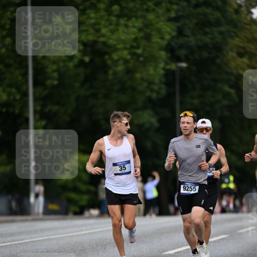 29.06.2025 - hella hamburg halbmarathon Dr. Thomas Lammeyer http://msf.ph/oto/8156990 29.06.2025 09:43:13 Kennedybrücke 34, 35, 52, 54, 2659, 3720, 6530, 9255, 10650 meine-sportfotos.de