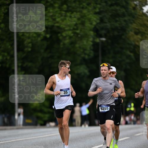 29.06.2025 - hella hamburg halbmarathon Dr. Thomas Lammeyer http://msf.ph/oto/8156996 29.06.2025 09:43:13 Kennedybrücke 34, 35, 52, 54, 2659, 3720, 6530, 9255, 10650 meine-sportfotos.de