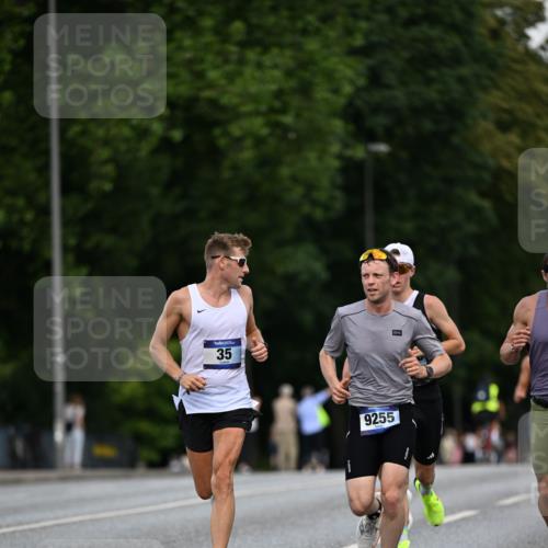 29.06.2025 - hella hamburg halbmarathon Dr. Thomas Lammeyer http://msf.ph/oto/8157001 29.06.2025 09:43:13 Kennedybrücke 34, 35, 52, 54, 2659, 3720, 6530, 9255, 10650 meine-sportfotos.de