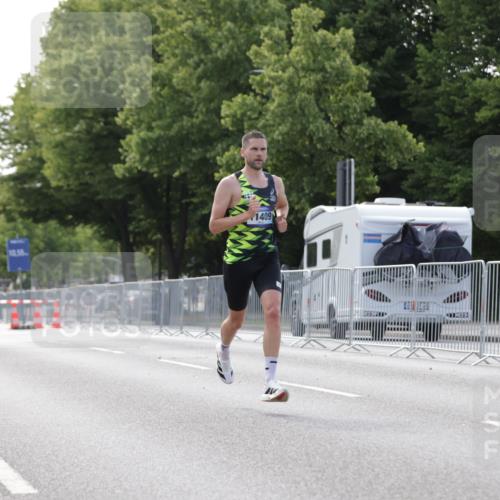 29.06.2025 - hella hamburg halbmarathon Jannik Wohlers http://msf.ph/oto/8157023 29.06.2025 09:37:59 Lombardsbrücke 4116, 11409 meine-sportfotos.de