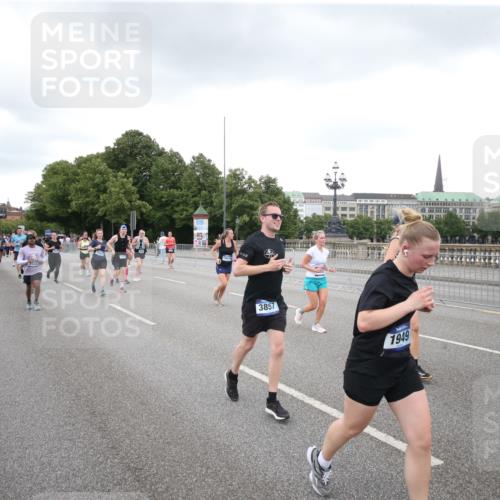 29.06.2025 - hella hamburg halbmarathon Jannik Wohlers http://msf.ph/oto/8157033 29.06.2025 10:54:05 Lombardsbrücke 1822, 1949, 2244, 2532, 2586, 3364, 3761, 3795, 3857, 4720, 4971, 5157, 5185, 5216, 5309, 5933, 5993, 6023, 6279, 7670, 7986, 8801, 8803, 9130, 11354, 11567, 11569, 12930, 13035, 13257, 13693, 13733, 13826, 14409, 14655, 15174, 15627, 15628, 15674, 15687, 15731, 16522, 16683, 17394 meine-sportfotos.de