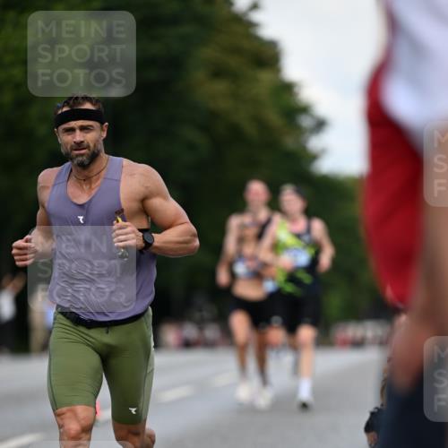 29.06.2025 - hella hamburg halbmarathon Dr. Thomas Lammeyer http://msf.ph/oto/8157035 29.06.2025 09:43:15 Kennedybrücke 34, 35, 52, 54, 2659, 6530, 9255, 9447, 10650 meine-sportfotos.de