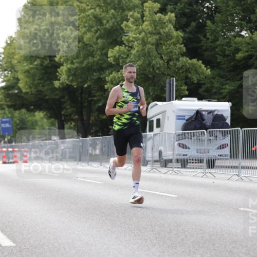 29.06.2025 - hella hamburg halbmarathon Jannik Wohlers http://msf.ph/oto/8157040 29.06.2025 09:38:00 Lombardsbrücke 4116, 11409 meine-sportfotos.de