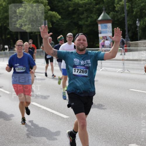 29.06.2025 - hella hamburg halbmarathon Jannik Wohlers http://msf.ph/oto/8157053 29.06.2025 10:17:23 Lombardsbrücke 1015, 1274, 1458, 1622, 1641, 1749, 1795, 2094, 2259, 2548, 3138, 3292, 4218, 5002, 5004, 5290, 5611, 5733, 6254, 6336, 6352, 7258, 7413, 8144, 8799, 9400, 9798, 9964, 10174, 10509, 10831, 11156, 11275, 11656, 11707, 11916, 12031, 12401, 12553, 12683, 13843, 14013, 14194, 14420, 14701, 14738, 14825, 15203, 15322, 15978, 16038, 16576, 16707, 17270, 17542, 17616, 19029 meine-sportfotos.de