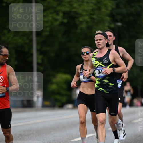 29.06.2025 - hella hamburg halbmarathon Dr. Thomas Lammeyer http://msf.ph/oto/8157079 29.06.2025 09:43:18 Kennedybrücke 34, 35, 52, 54, 6530, 9255, 9447, 10650 meine-sportfotos.de