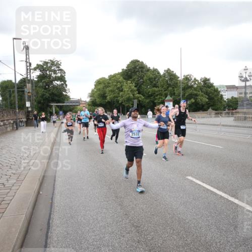29.06.2025 - hella hamburg halbmarathon Jannik Wohlers http://msf.ph/oto/8157082 29.06.2025 10:54:07 Lombardsbrücke 1822, 1949, 2244, 2532, 2586, 3364, 3761, 3795, 3857, 4720, 4971, 5185, 5216, 5309, 5933, 5993, 6023, 6279, 7670, 7986, 8801, 8803, 9130, 11033, 11567, 11569, 12930, 13035, 13257, 13272, 13693, 13733, 13826, 14409, 15029, 15174, 15627, 15628, 15674, 15687, 15731, 16019, 16522, 16683, 17394 meine-sportfotos.de