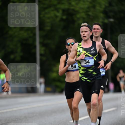 29.06.2025 - hella hamburg halbmarathon Dr. Thomas Lammeyer http://msf.ph/oto/8157109 29.06.2025 09:43:19 Kennedybrücke 34, 35, 52, 54, 6530, 9255, 9447, 10650 meine-sportfotos.de