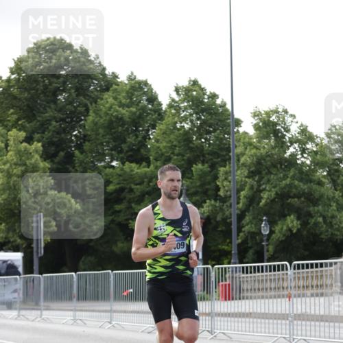 29.06.2025 - hella hamburg halbmarathon Jannik Wohlers http://msf.ph/oto/8157119 29.06.2025 09:38:01 Lombardsbrücke 4116, 11409 meine-sportfotos.de