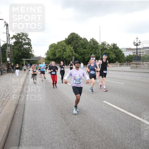 29.06.2025 - hella hamburg halbmarathon Jannik Wohlers http://msf.ph/oto/8157123 29.06.2025 10:54:07 Lombardsbrücke 1822, 1949, 2244, 2532, 2586, 3364, 3761, 3795, 3857, 4720, 4971, 5185, 5216, 5309, 5933, 5993, 6023, 6279, 7670, 7986, 8801, 8803, 9130, 11033, 11567, 11569, 12930, 13035, 13257, 13272, 13693, 13733, 13826, 14409, 15029, 15174, 15627, 15628, 15674, 15687, 15731, 16019, 16522, 16683, 17394 meine-sportfotos.de